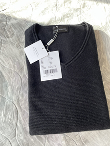 维多拉斯山羊绒毛衣，全新，尺寸110公分，这件中性款，男生也