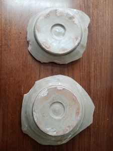 越窑玉壁底瓷片，玉壁直径6公分，品如图。两片一起的价格，标价