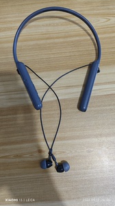 索尼wic400耳机，可正常开机，左边耳机被我拆坏了，右耳正