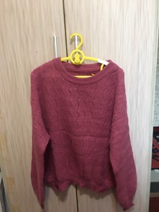 玫红色金线毛衣，柔暖舒适，所见即所得，特价出售，不退不换。