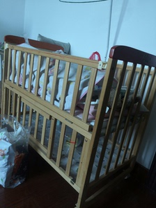 贝丽可婴儿床，500买的，孩子因为跟奶奶睡，所以只睡了一个月
