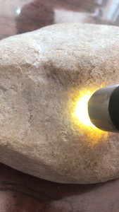 木那翡翠原石，高品质白沙皮10.3斤重，打灯通透，石形好，冰
