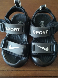 夏季宝宝sport凉鞋，黑色，前脚掌半包，18码，鞋底长14