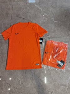 Nike耐克运动短袖T恤，非市售，橙色。尺码S,M。7258
