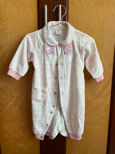 婴儿春秋连体衣99新，香港购入，薄毛巾料，一直闲置在父母家，