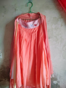 橙色刺绣大袖衫➕橙色齐腰6米摆一片式刺绣襦裙，裙长约98厘米