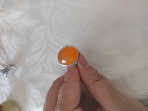 花玉芬达橙戒指面吊坠面嗯可以颜色好看，实物颜色偏浅色