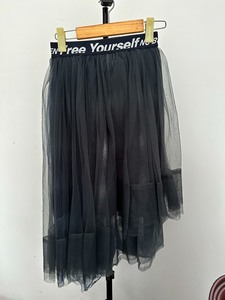 江南布衣纱裙，800左右买的吧，是那种有层次感的，不分正反面