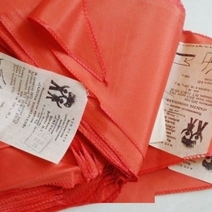 苏联制造 列宁少先队红领巾 丝绸制成 库存全新，带原厂标 包