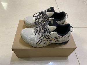 38码 亚瑟士ASICS正品运动鞋跑鞋马拉松慢跑鞋 卡其色