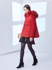 卓雅集团旗下艾薇新年红色羽绒服貉子真毛领羊驼毛大衣9成新0.