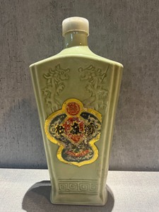 80年代杜康陶瓷老酒瓶 可做摆件 品相如图