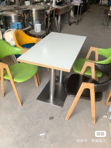 麻辣烫桌椅，350一套 一个桌子四把椅子 尺寸是110×60
