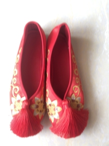 春秋秀禾婚鞋 女式圆头平跟套脚低帮绣花布鞋民族红色女帆布鞋、