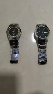 瑞士品牌峰浪手表2个（可能是情侣手表一对），更换过电子已有一