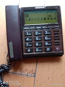 电话机一个，可能是科诺4801，外观时尚。办公室，家用都可以