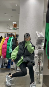 绿色高领中长款毛衣 ➕黑色韩货马甲 实体店购入，质量超好 一