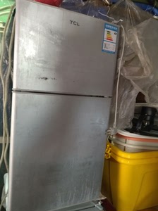 低价出！！TCL108L双门冰箱，1级低能耗还制冷好，正面略