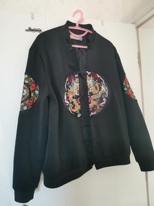 潮男龙袍刺绣夹克衫，衣料超厚，时尚，大方，只穿过一次，155
