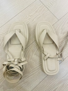 OYSHO专柜正品，奶白色，绑带凉鞋