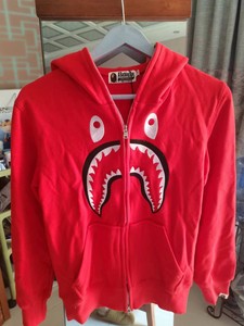 全新BAPE，鲨鱼红色外套，M码，肩宽47胸围100衣长66