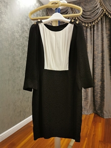 莱茵显瘦小黑裙连衣裙.布料上的小暗纹更显裙子的优雅，胸围45