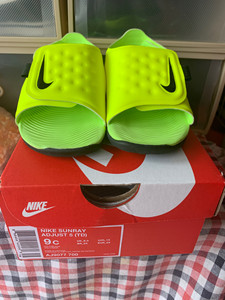耐克男童凉鞋9c荧光绿正品AJ9077正弘城A级店购买的，买