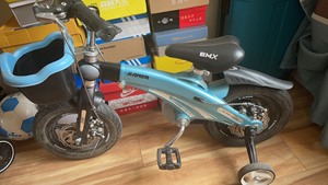 健儿碟刹12寸儿童自行车车身可伸缩一体镁合金车架，送全新轮胎