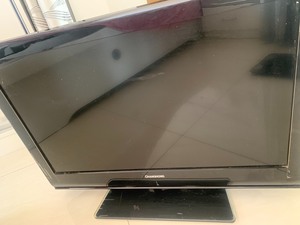 长虹电视机32英寸液晶电视，适合公寓宾馆使用。有两个一样的便