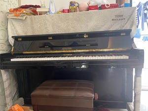 闲置了一年左右的钢琴，德国沃恩钢琴品牌，有定期保养。使用时间