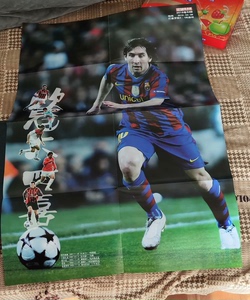 梅西超大海报，80*55，足球俱乐部赠送，12年了，保存完好