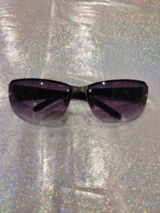 狼人 眼镜 太阳镜低价出  防紫外线，个性优雅微瑕 少一个螺