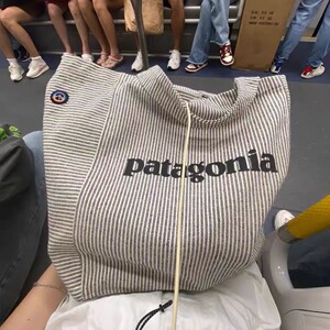 [清货]Recycled patagonia包女条纹单肩帆布