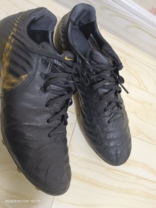 耐克传奇7黑金配色足球鞋，AG版高端纯袋鼠皮全鞋95成新，下