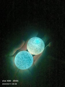 精品六方晶系钻石陨石夜明珠原石手球  直径4.3cm 放光时