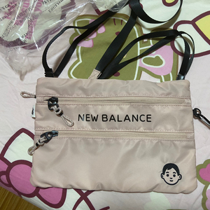 纽百伦 new balance 2021斜挎包，粉色 ，商场