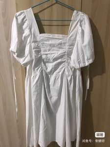 白色夏季连衣裙，棉布料，适合拍照，袖子有系带，较透，只穿过一
