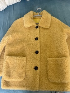 冬季 几乎全新 保暖外套纯羊毛皮毛一体鹅黄色外套，诚心出