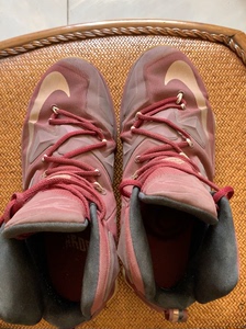 【Nike】正品耐克詹姆斯13代红金色高帮男款篮球鞋 807