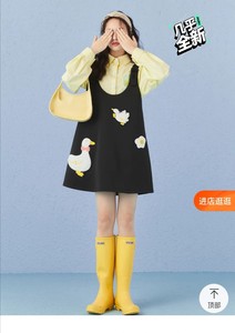 乐町21春季背带连衣裙+黄色大鹅衬衫