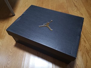 AJ11 Low红黑配色球鞋