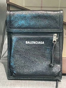 balenciaga巴黎世家斜挎牛皮单肩手机包，男款，黑色