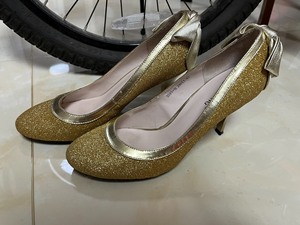 【九成九新】闪闪亮的舞台鞋婚鞋[火]品牌：吉凡红～穿过的姐妹