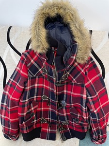 艾格ETAM SPORTS冬款羊毛大衣，91.8％羊毛含量，