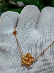 周大生钻石项链《芳华》，Au750玫瑰金镶嵌，主钻3分，副钻