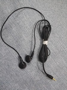 索尼E808耳机，库存全新，产地中国，直插螺纹线，线材比较柔