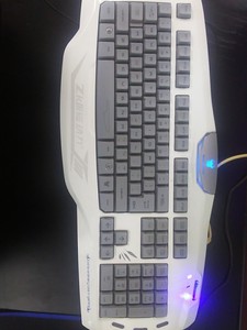 玩游戏DNF，LOL机械手感磁动力键盘ZK500-4出售磁动