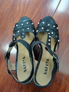 SAFIYA索菲亚品牌纯牛皮女凉鞋，坡跟凉鞋，37码，后跟处