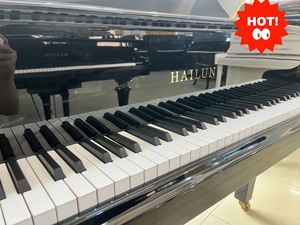 海伦三角钢琴，家用海伦钢琴150Se，公里数很少，特别新，所