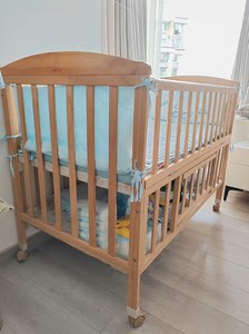 小龙哈彼儿童实木床，8成新，含床垫以及床上用品，不含杯子和枕